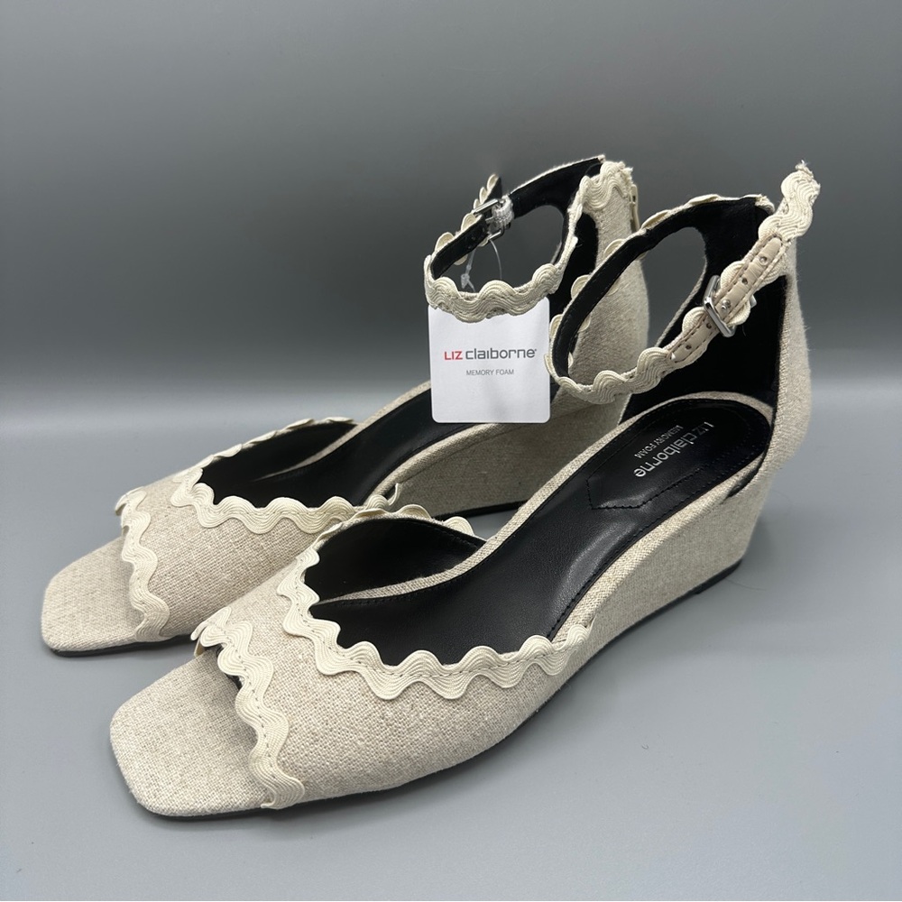 Liz Claiborne Wedge Ankle Strap Sandals Women’s Size 10M Off White Sand